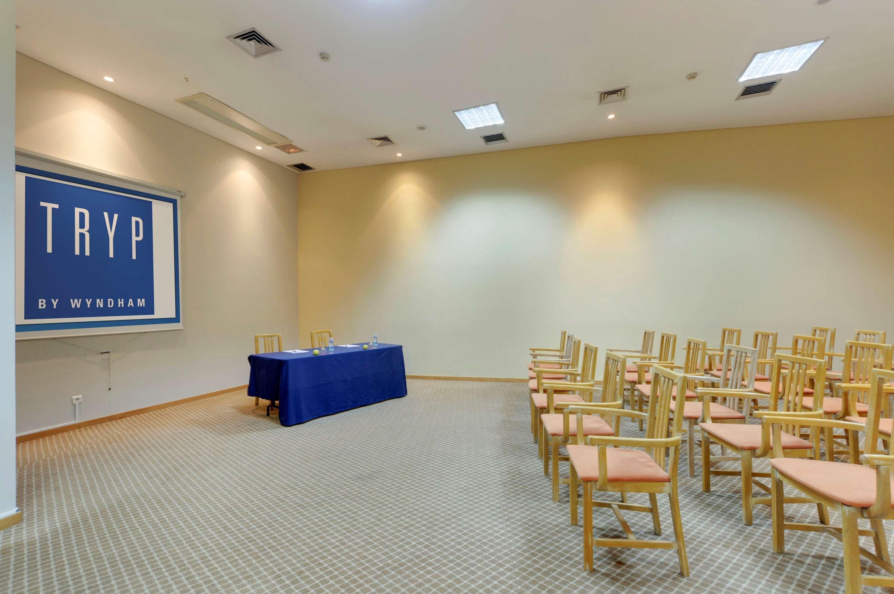 Hotel Tryp By Wyndham Centro Oporto