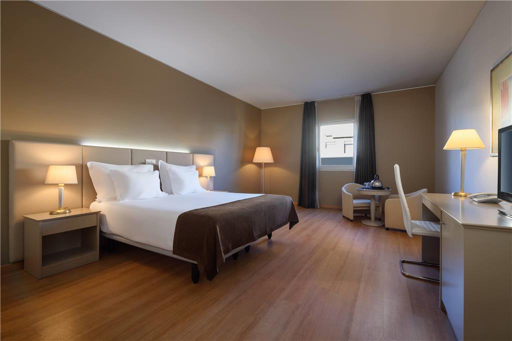 Hotel Tryp By Wyndham Centro Porto